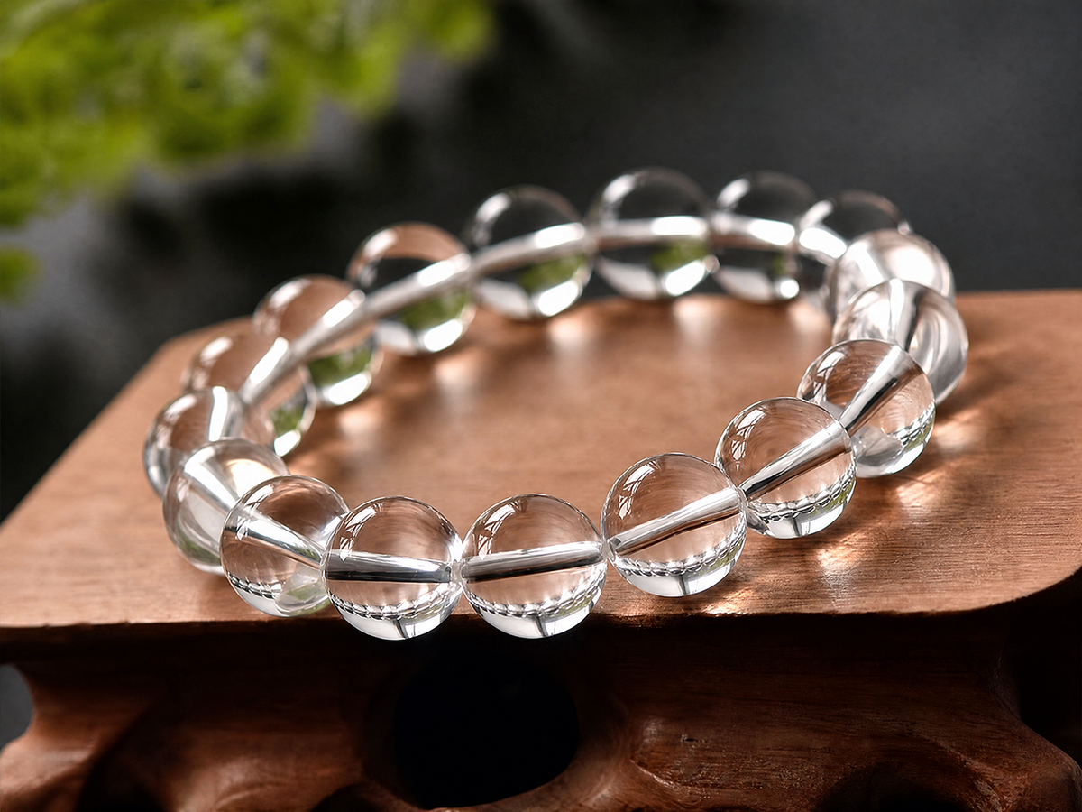 How to Choose a Clear Quartz Bracelet for Everyday Wear
