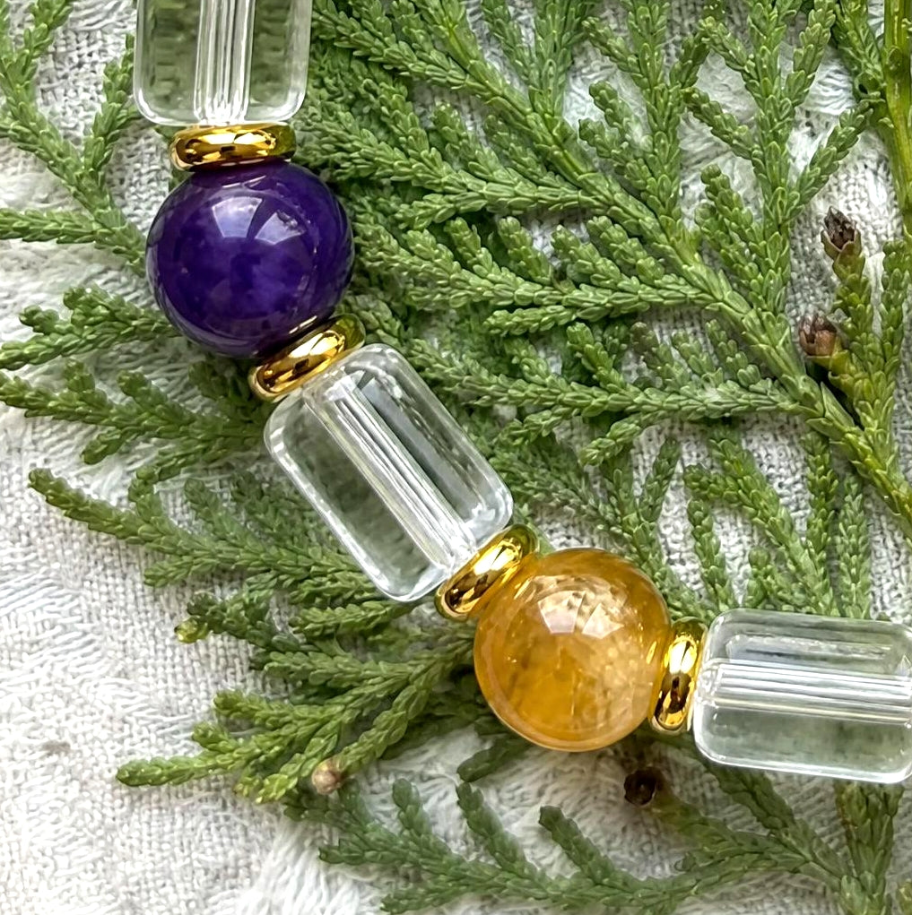 Gilded Hue‑Mixed Natural Crystal Bead Bracelet