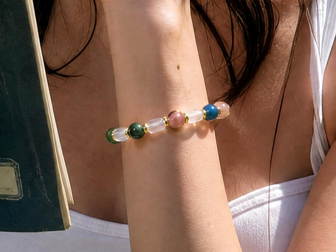 Gilded Hue‑Mixed Natural Crystal Bead Bracelet