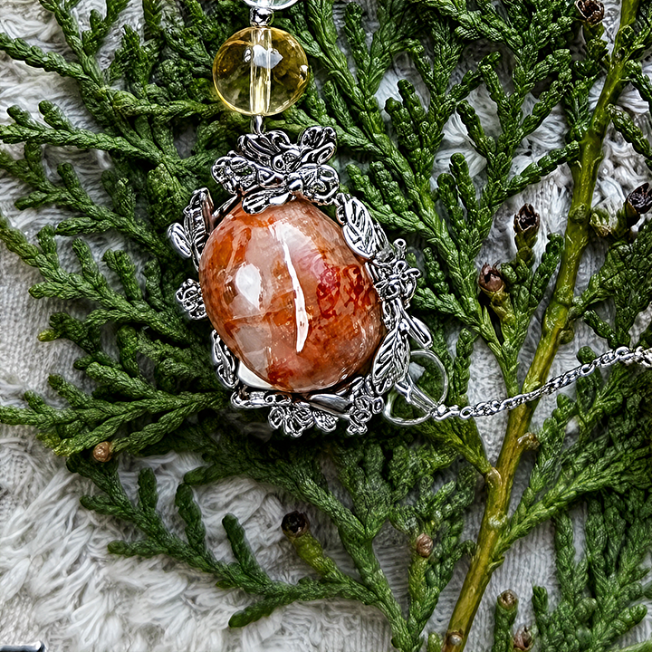 Golden Bloom‑Red Hematoid Quartz Statement Bracelet
